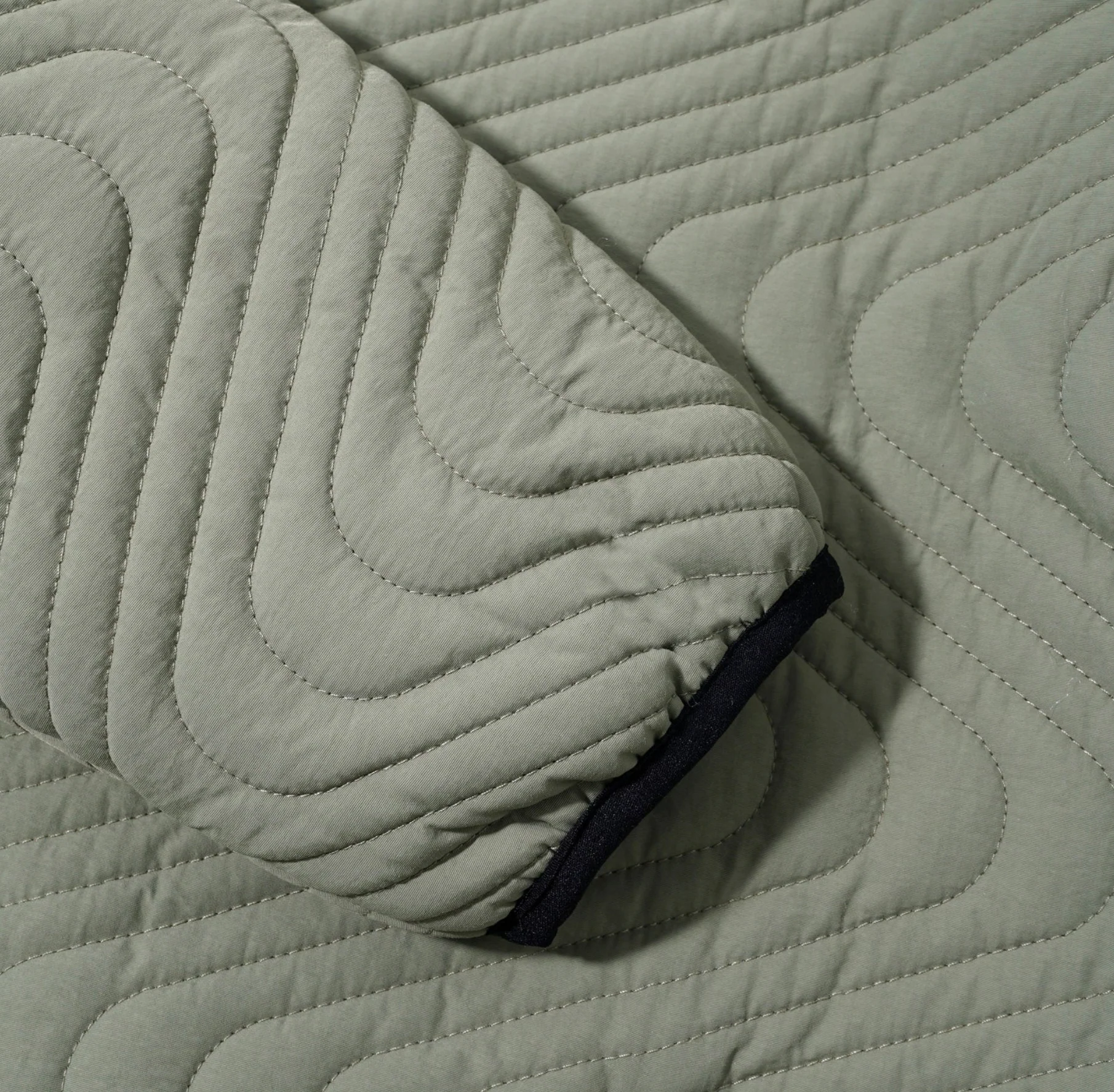 BUTTER GOODS QUILTED REVERSIBLE JACKET ARMY/BERRY - Image 3