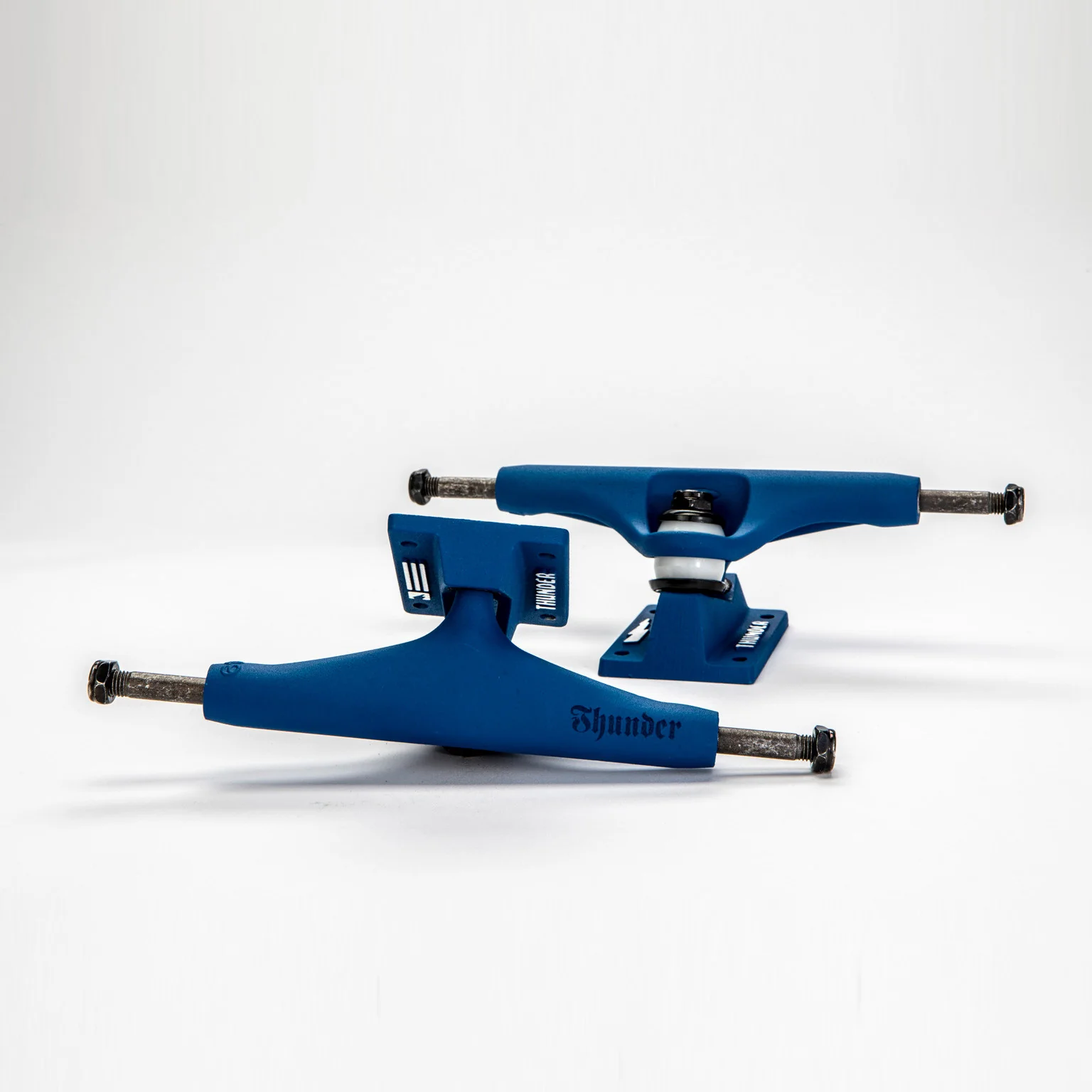 THUNDER TRUCKS 148 DIPPED SCRIPT BLUE (SET OF TWO) - Image 2