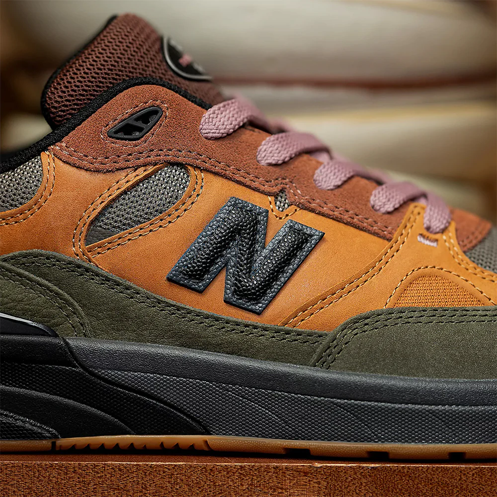 NB NUMERIC X MIKE GIGLIOTTI REYNOLDS 933 TRUE BROWN / CANDY PINK - Image 4