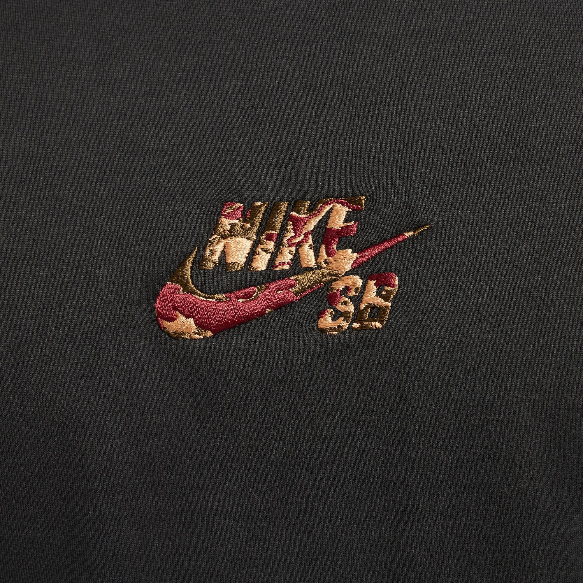 NIKE SB CAMO CENTERED LOGO MAX90 TEE OFF NOIR - Image 2