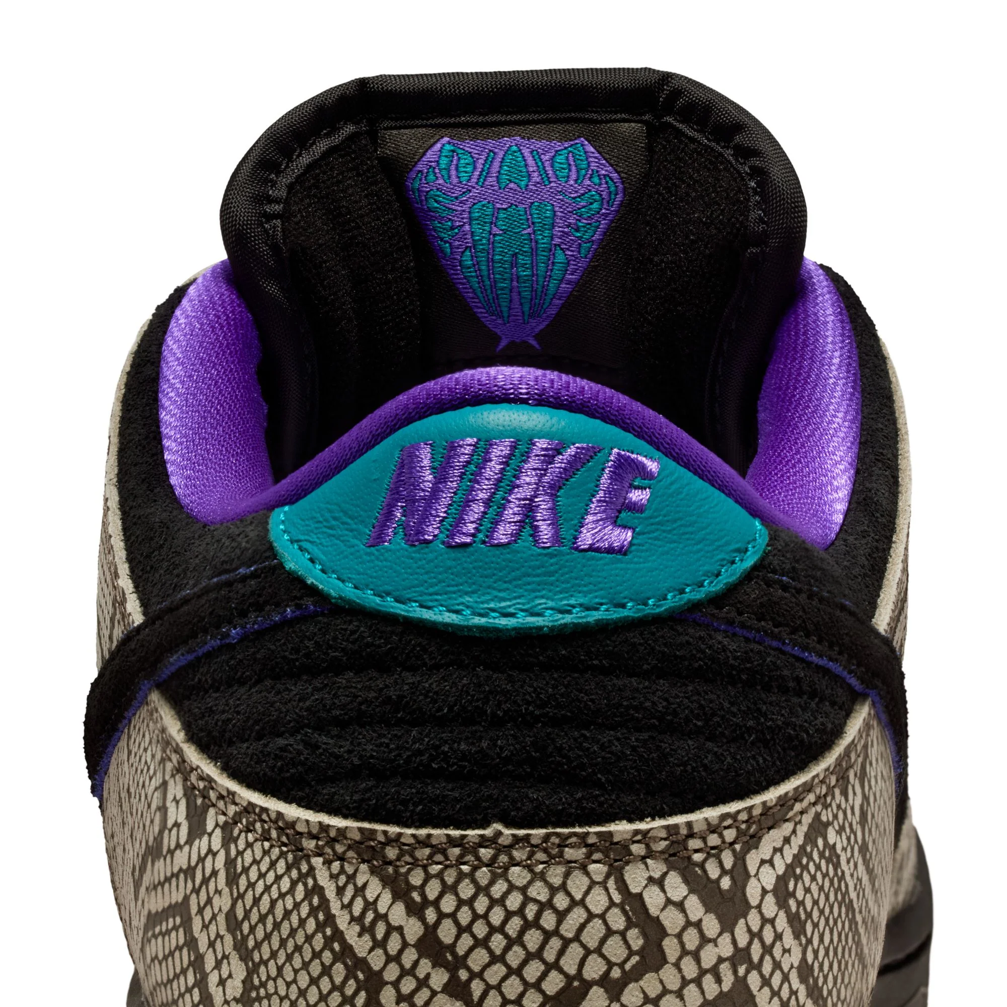 NIKE SB DASHAWN JORDAN DUNK LOW STRING / BLACK-BRIGHT SPRUCE-FIERCE PURPLE - Image 10