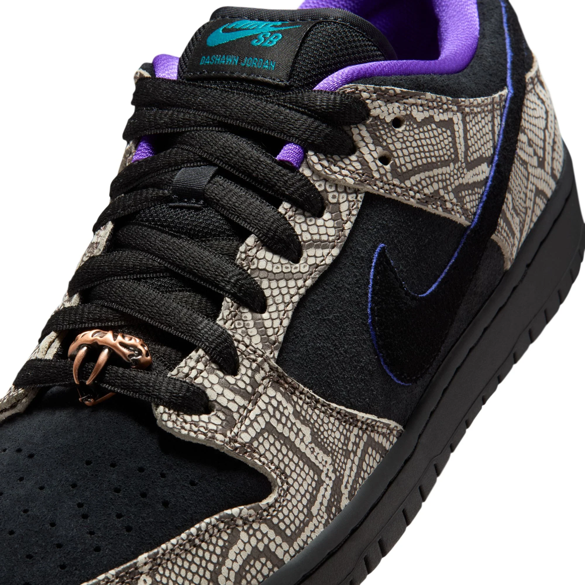 NIKE SB DASHAWN JORDAN DUNK LOW STRING / BLACK-BRIGHT SPRUCE-FIERCE PURPLE - Image 8