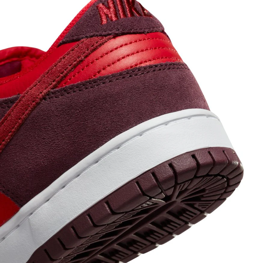 NIKE SB DUNK LOW PRO BURGUNDY CRUSH/TEAM RED-UNIVERSITY RED - Image 3