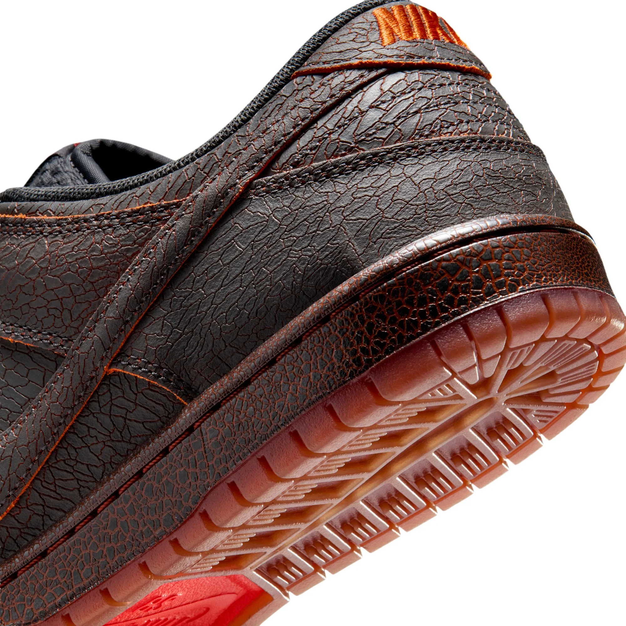 NIKE SB DUNK LOW PRO KRAMPUS - Image 5