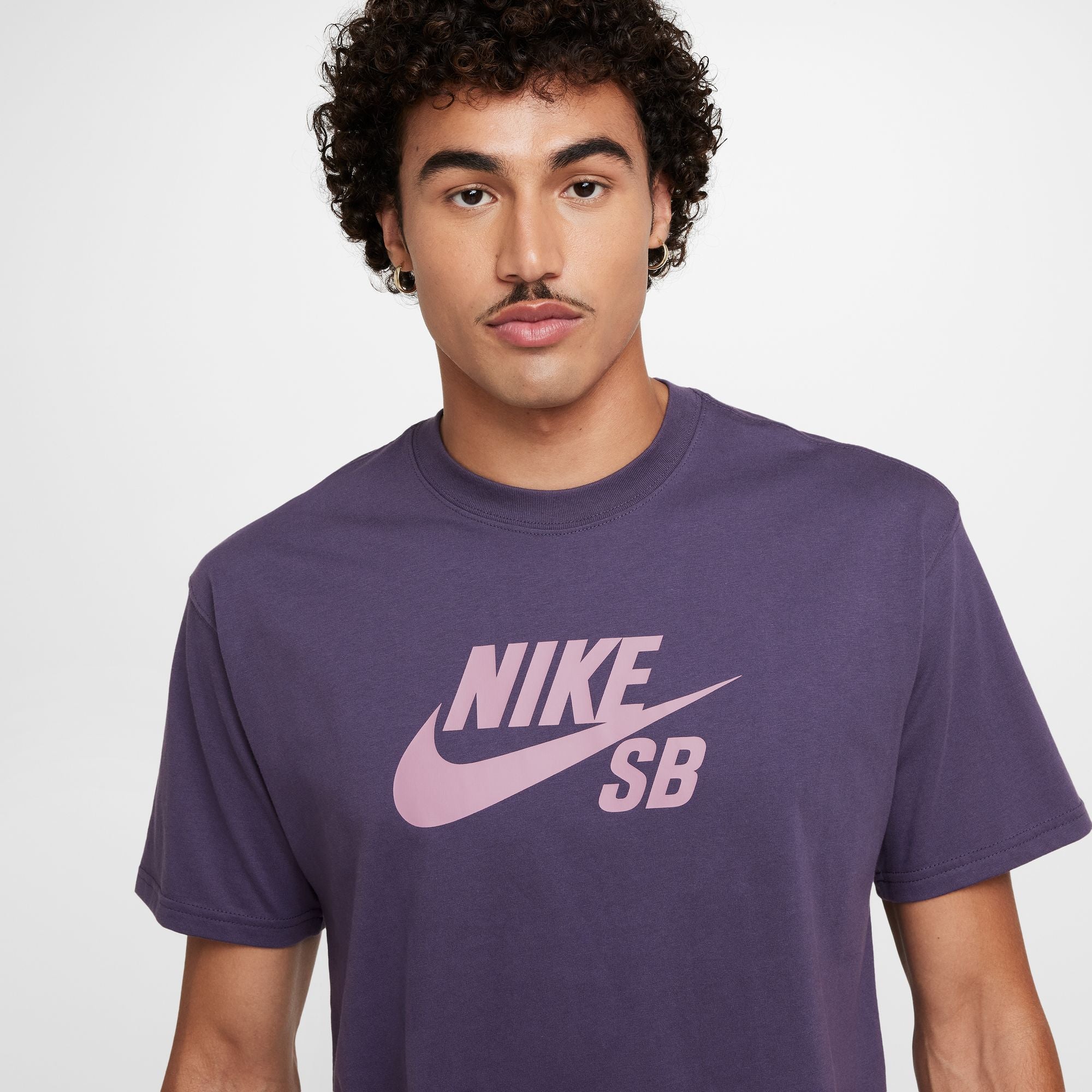 NIKE SB LOGO SKATE TEE DARK RAISIN - Image 3