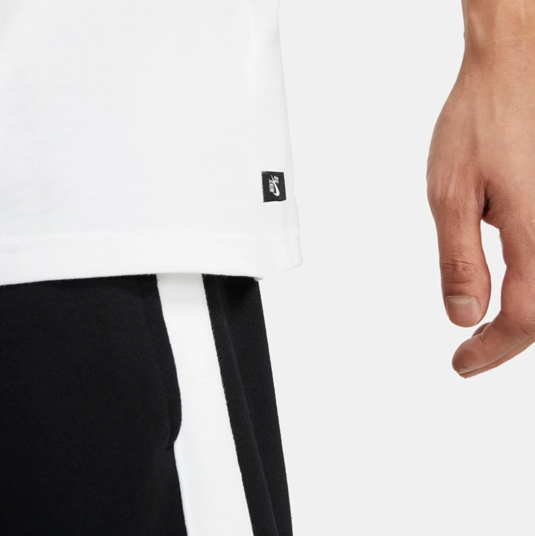 NIKE SB LOGO SKATE TEE WHITE - Image 2
