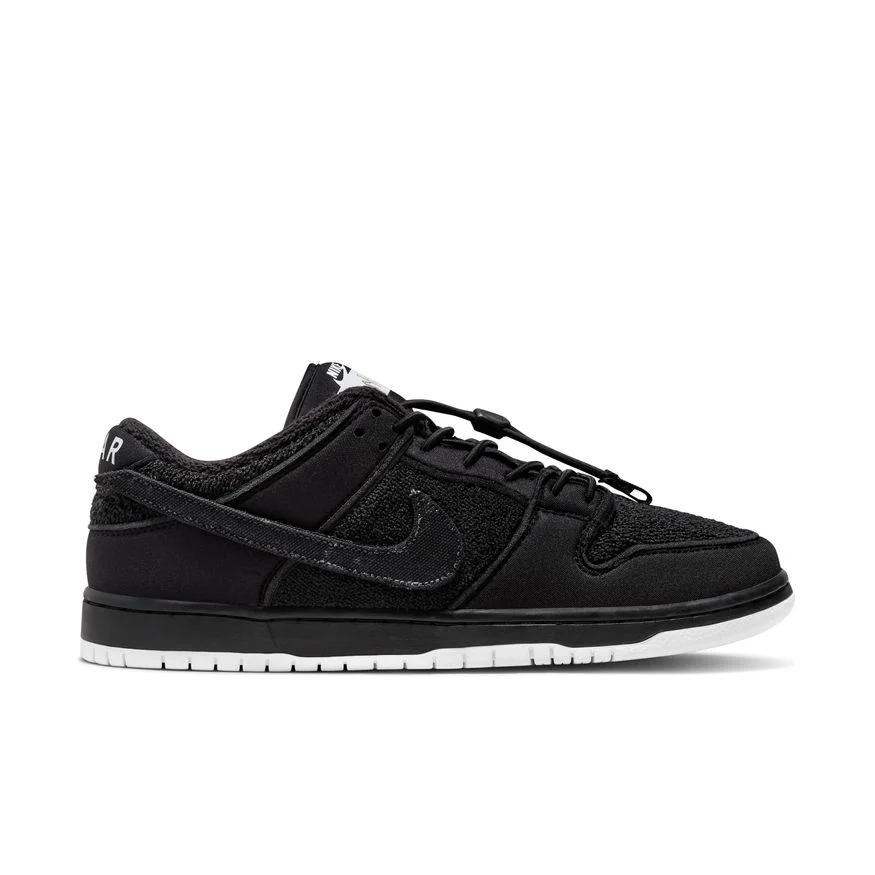 NIKE SB X GNARHUNTERS DUNK LOW PRO QS