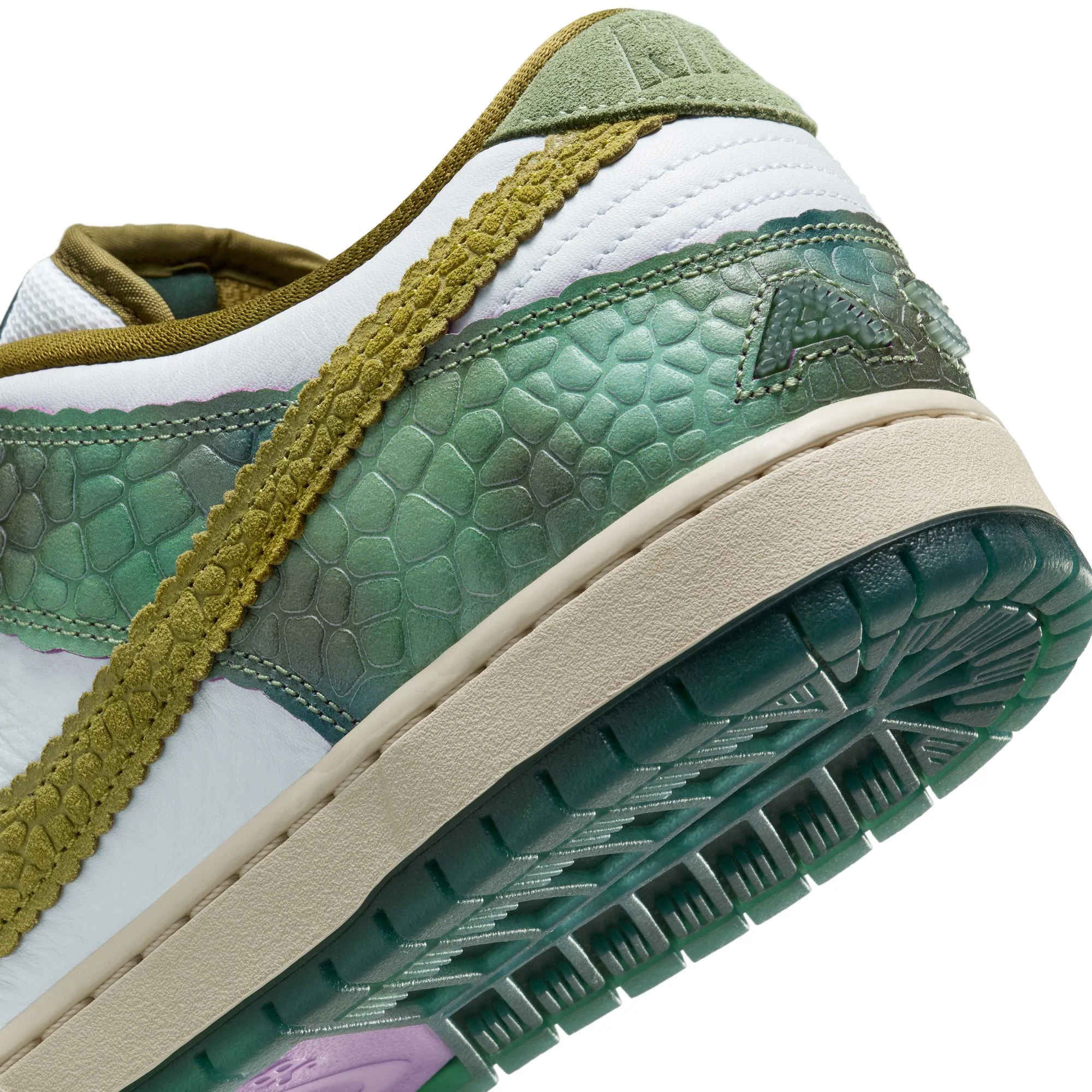* Raffle winner * NIKE SB DUNK LOW PRO "CHAMELEON" OIL GREEN/DESERT MOSS-WHITE (Copy) - Image 7