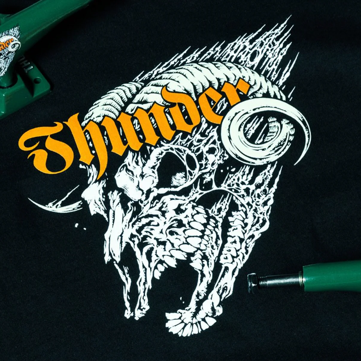THUNDER SCREAMING SHADOWHORN TEE BLACK - Image 2