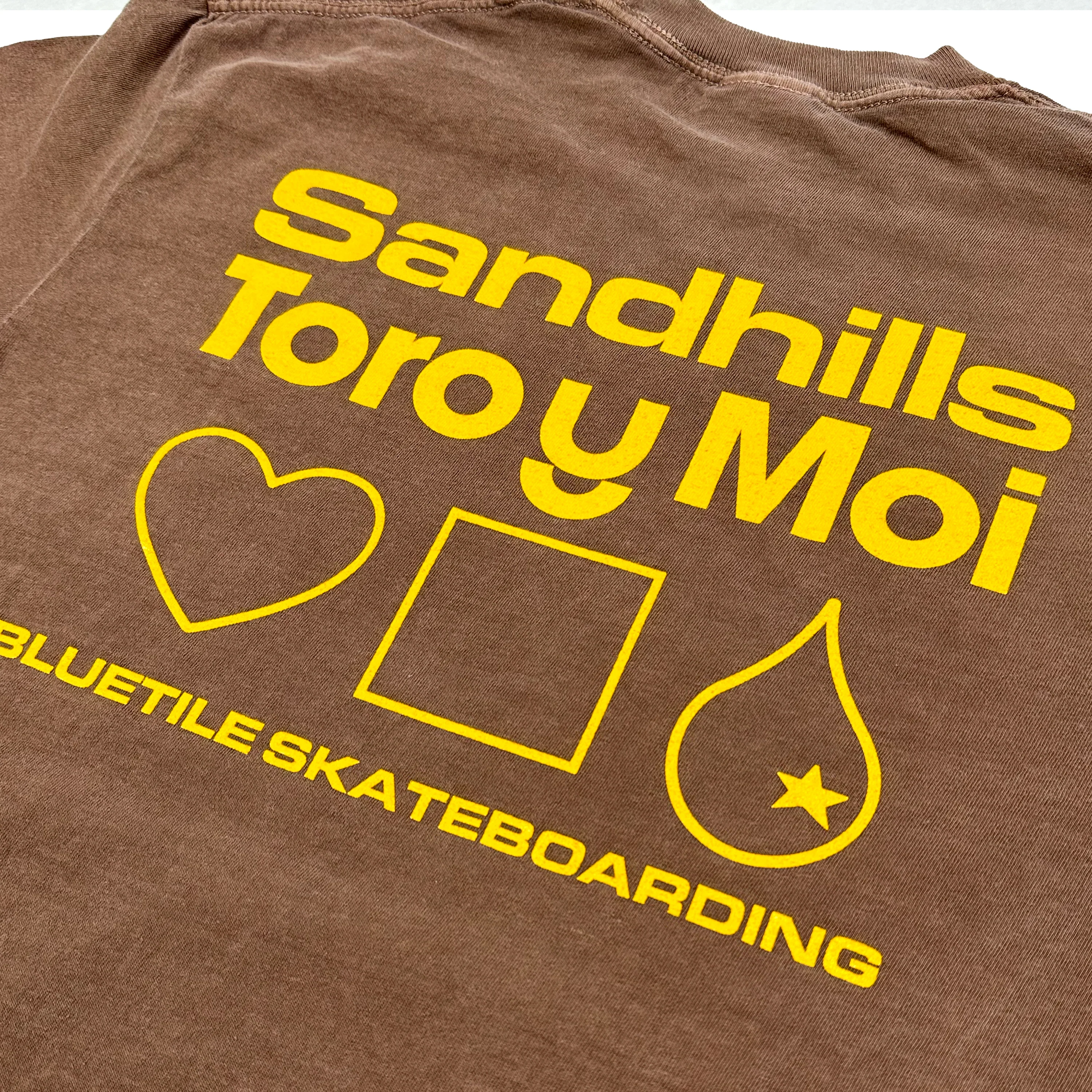 TORO Y MOI X BLUETILE "SANDHILLS" TEE ESPRESSO - Image 4