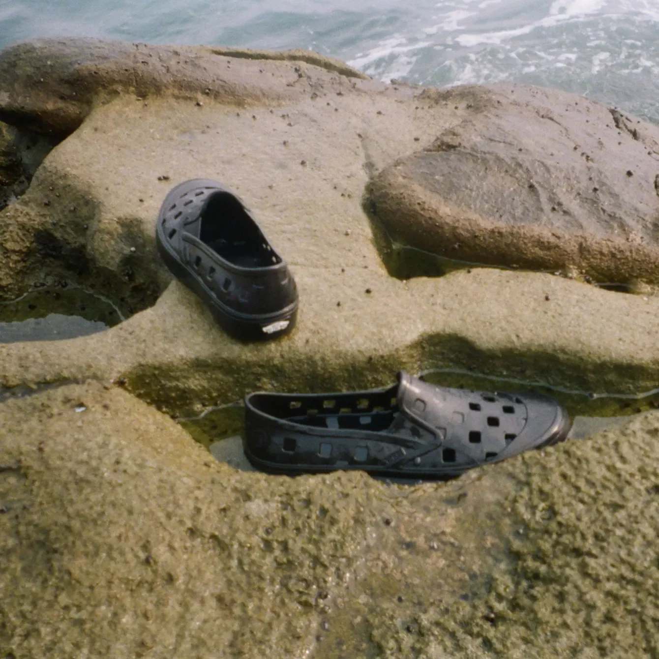 VANS TREK SLIP ON BLACK - Image 4