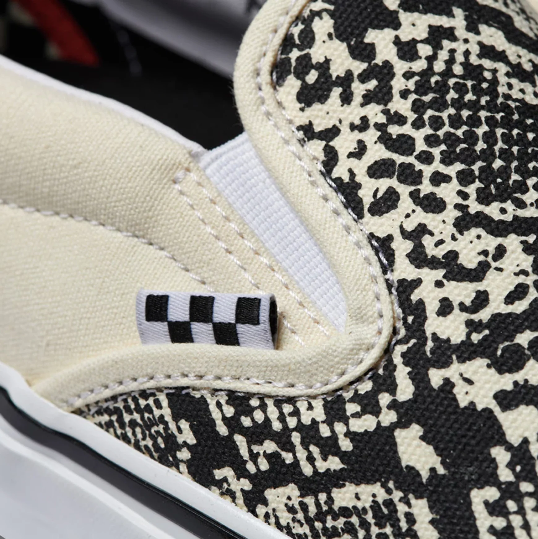 VANS X HOCKEY SKATE SLIP ON WHITE / BLACK SNAKE SKIN - Image 3