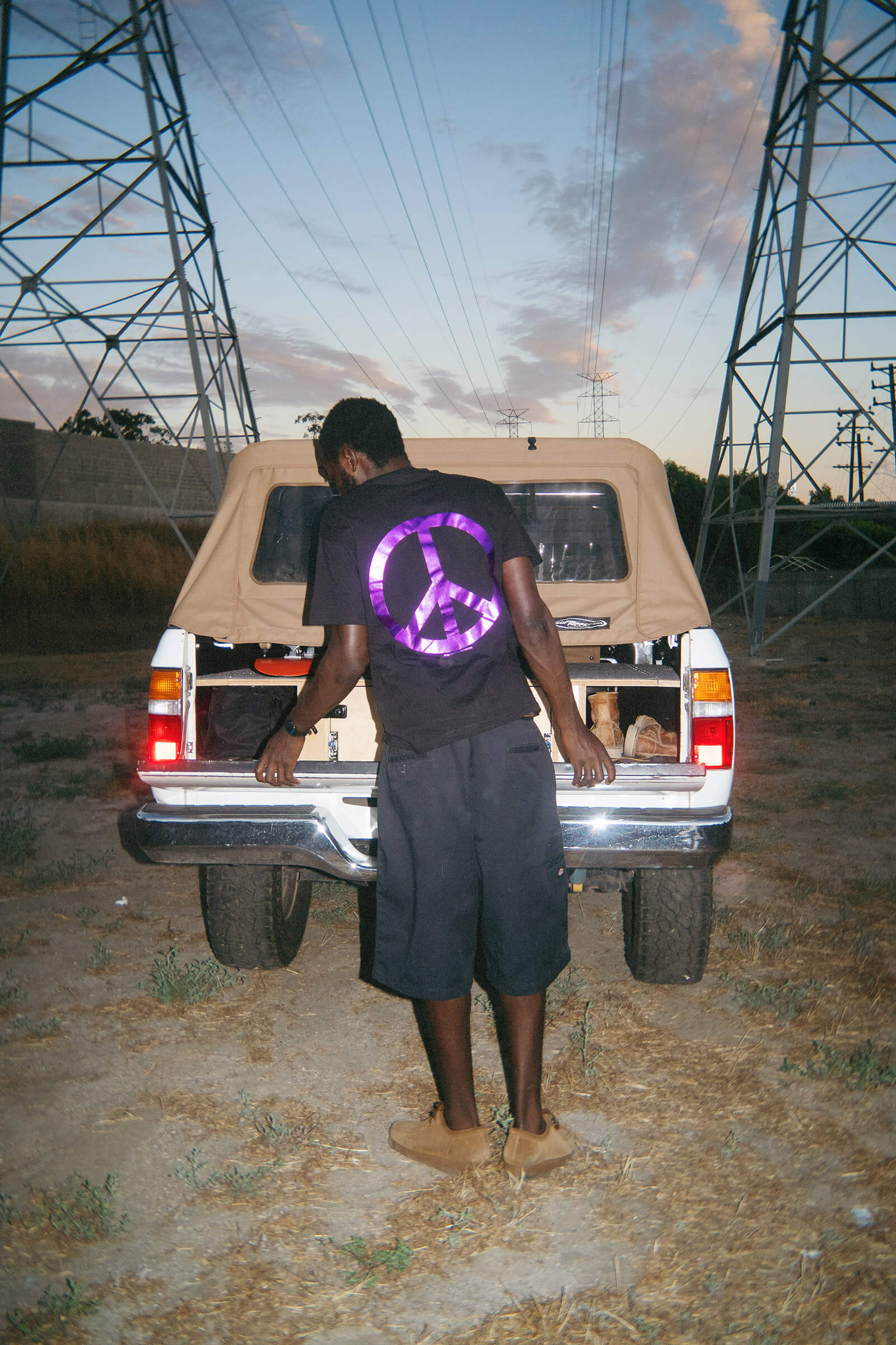 VIOLET PEACE TEE YELLOW - Image 3